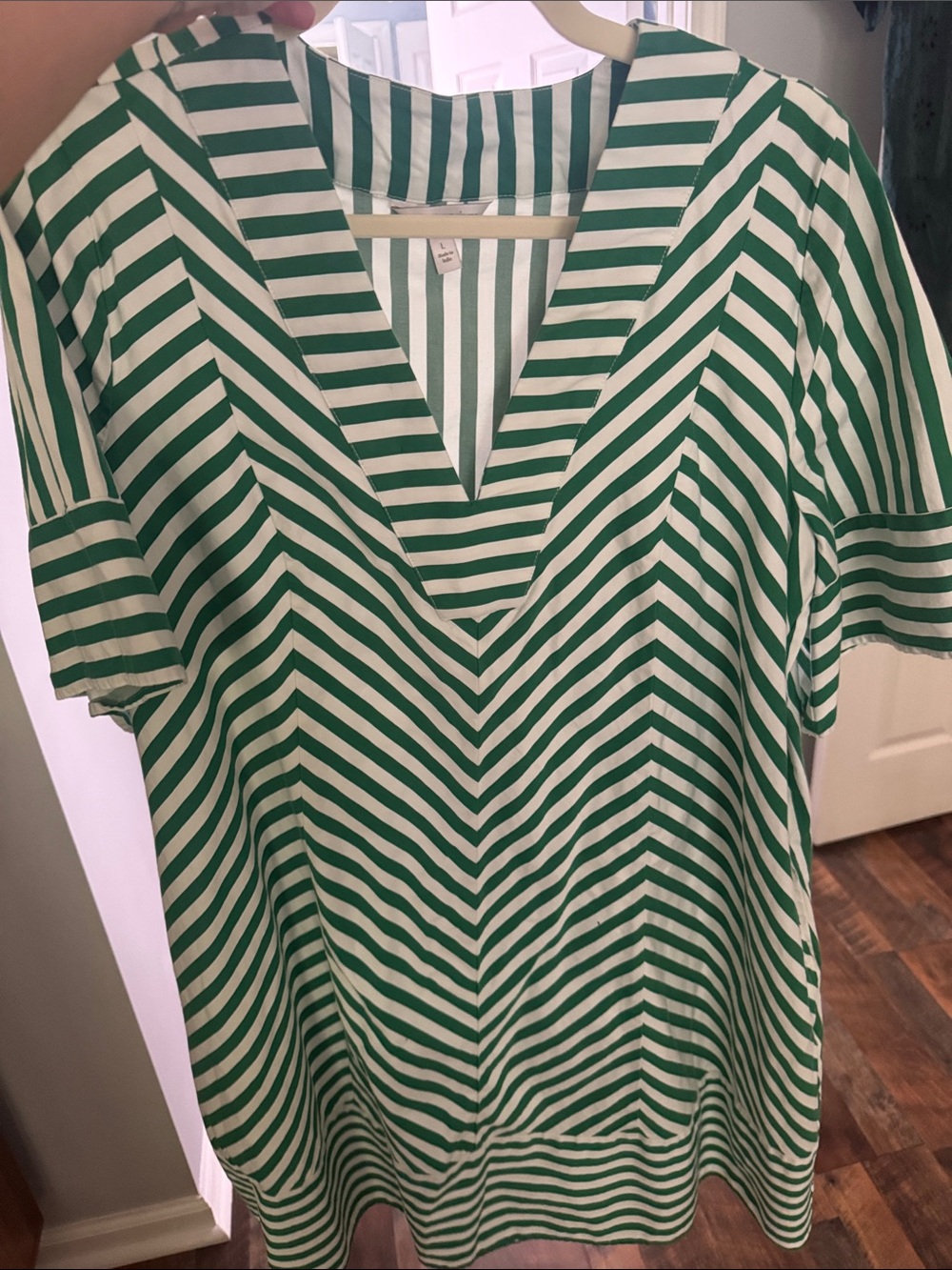 Crown & Ivy™ V-Neck Chevron Print Dress with Pockets Size L (22” PTP)